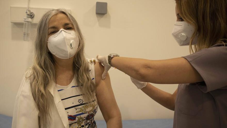 Oxford Üniversitesi: Aşılar Omicron varyantına karşı daha düşük koruma sağlıyor