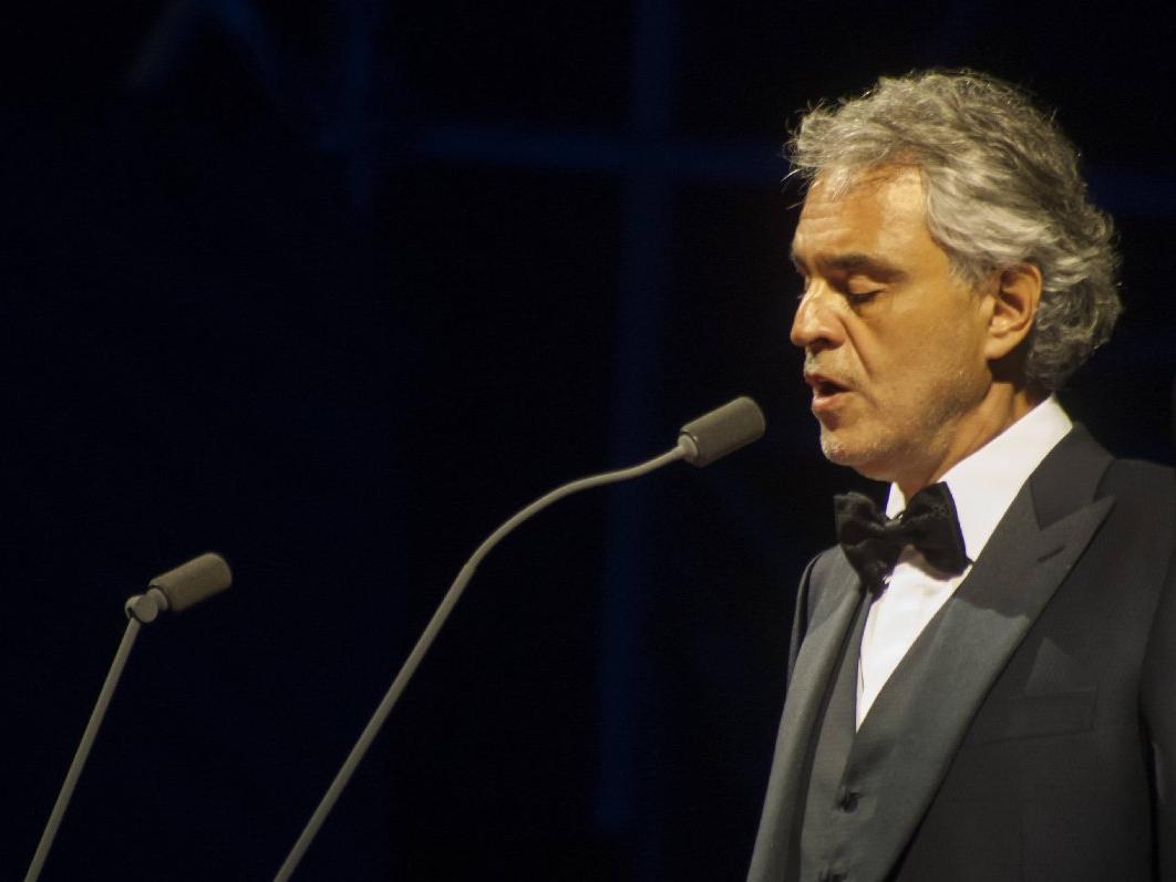 Andrea Bocelli, 20 bin dolarlık bir akşam yemeğinde sahne alacak