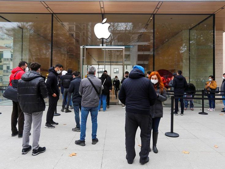 Apple ofislere dönüşü Omicron varyantı için yine erteledi