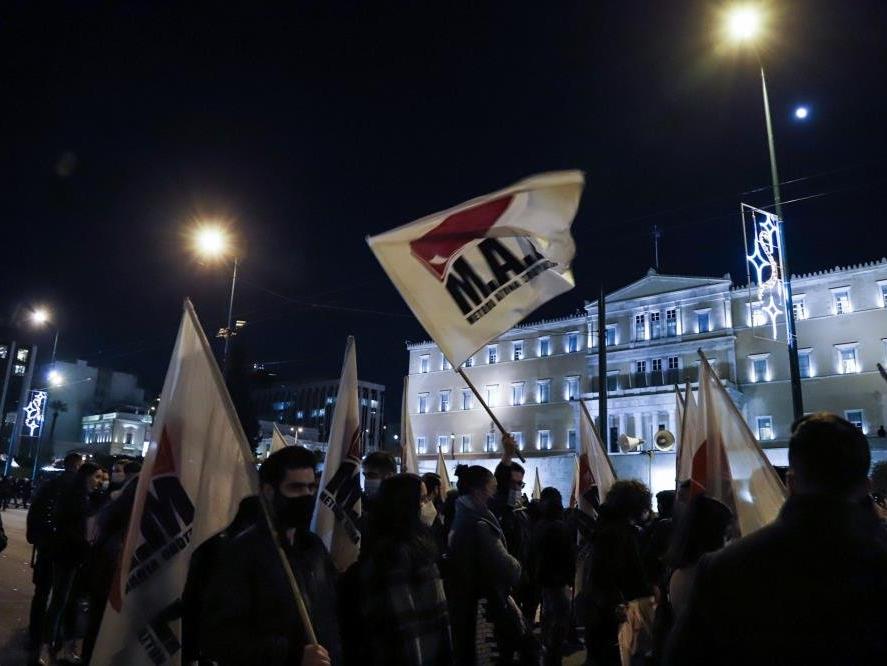 Yunanistan’da bütçe protestosu! Sendikalar sokağa çıktı