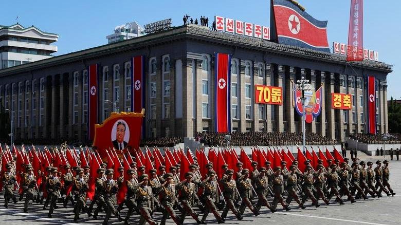 Kuzey Korelilere 11 gün boyunca gülmek ve içki içmek yasaklandı
