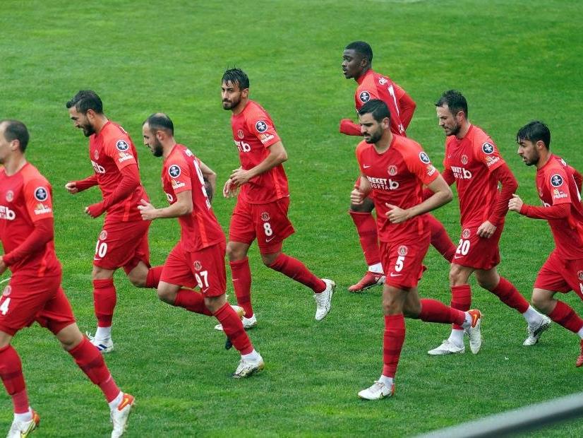 Lider Ümraniyespor, Bursaspor'u farklı yendi