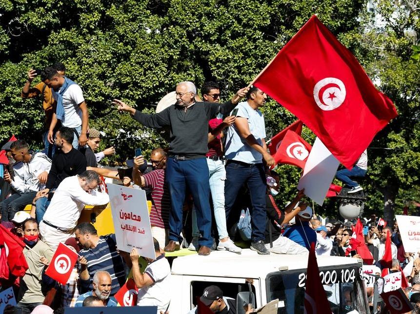 Tunus'ta devrimin 11. yılında halk sokaklara indi