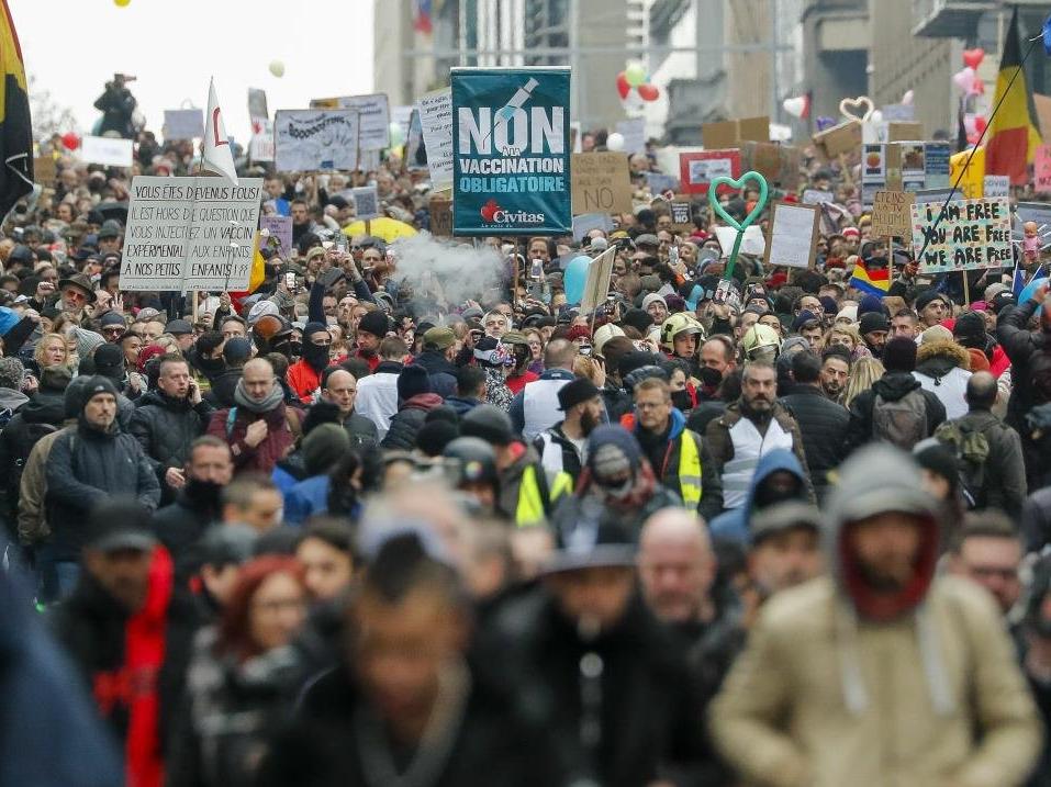Belçika’da Covid-19 kısıtlamaları protesto edildi