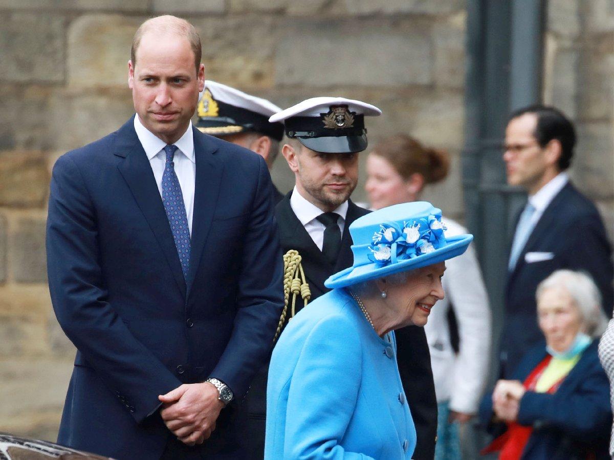 Kraliçe'den torunu Dük William'a uyarı: Sakın helikopter kullanma