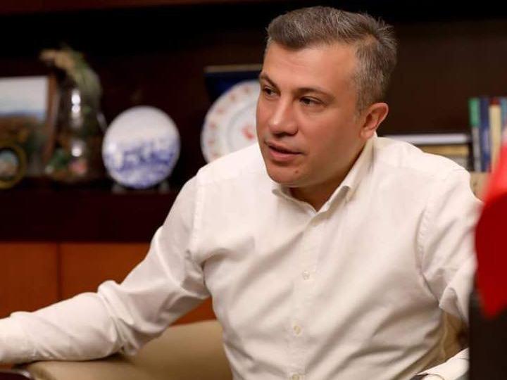 AKP'li başkandan şaşırtan yorum: Kur düşerse batıyoruz demektir