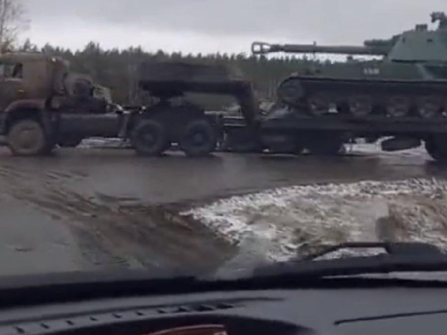 Videolar ortaya çıktı, Rusya sınıra tank, roket ve asker yığıyor