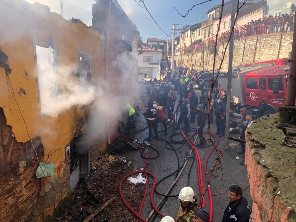 İzmir'de yangın faciası: Üç çocuk hayatını kaybetti