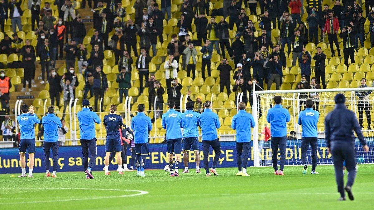 Fenerbahçe taraftarı ikiye bölündü! Protesto ve ıslıklar...