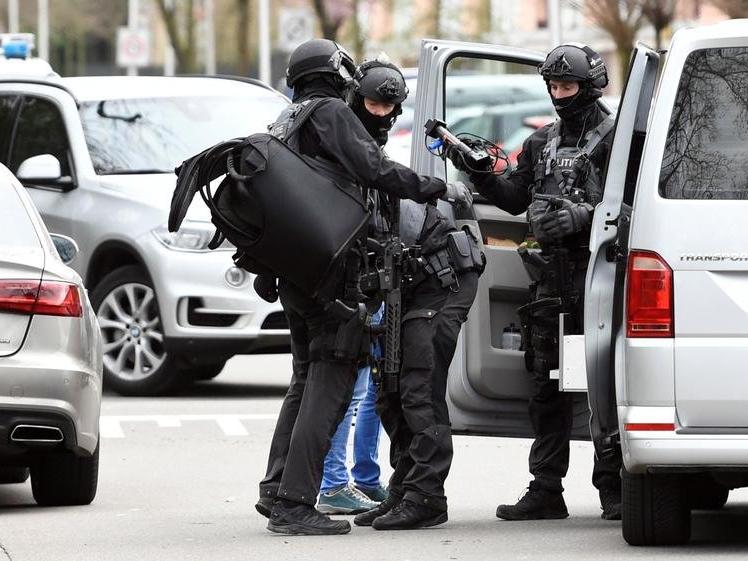 Hollanda polisi 1.6 tondan fazla kokain ele geçirdi