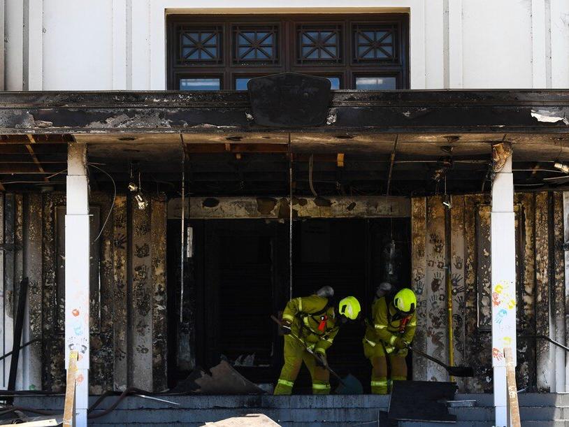 Avustralya'da göstericiler eski meclis binasını ateşe verdi