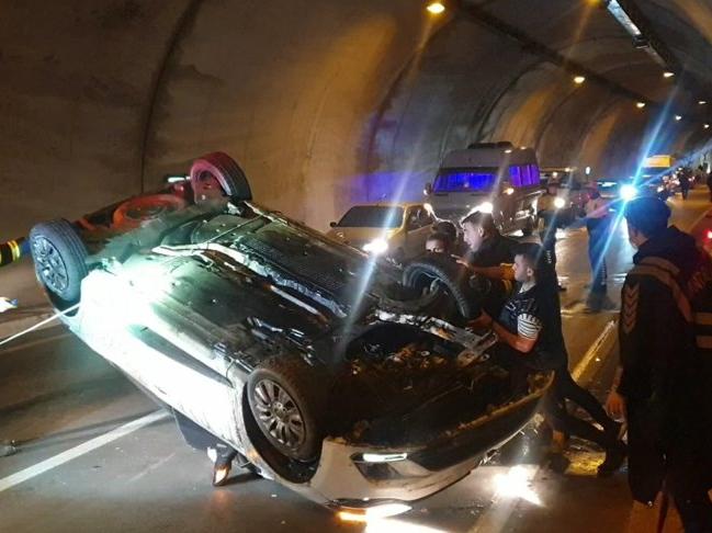 Tünelde takla atan otomobilin sürücüsü yaralandı