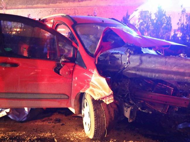 Gaziantep'te otomobil bariyerlere saplandı: 1 ölü, 1 ağır yaralı