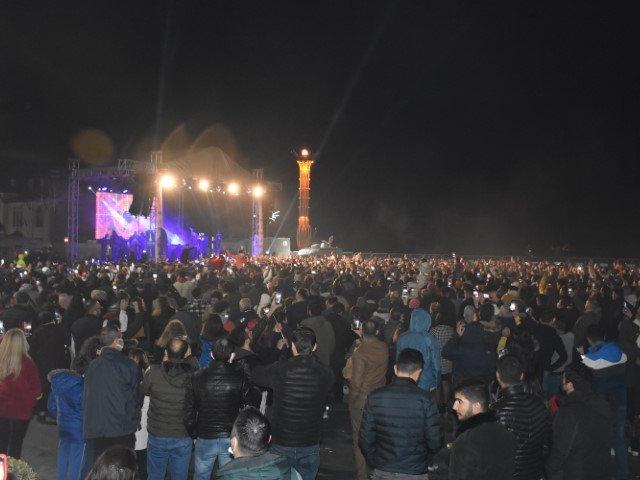 İzmir'de büyük yeni yıl coşkusu