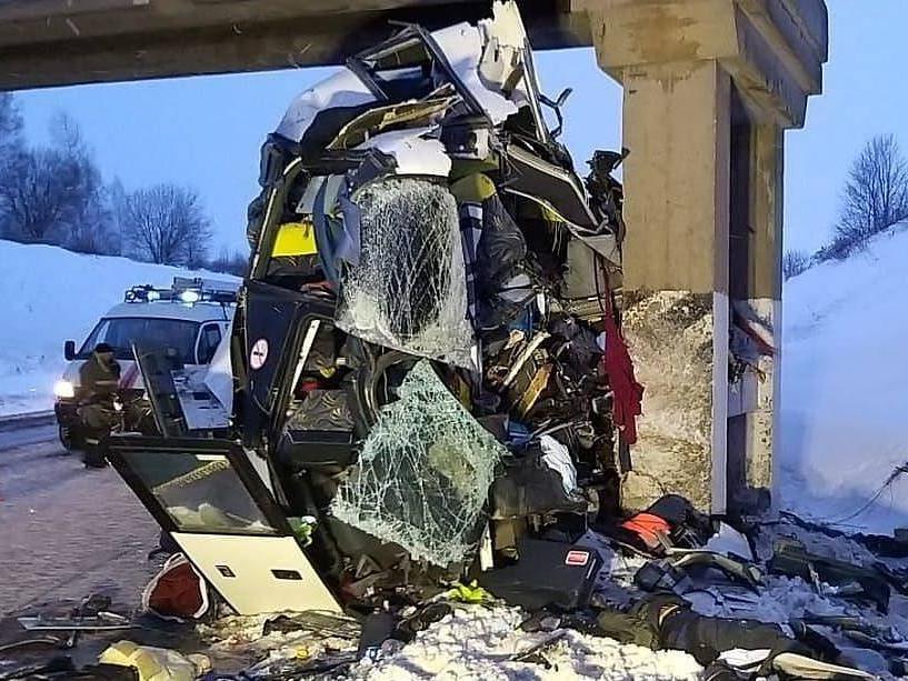 Yolcu otobüsü kaza yaptı: 5 ölü, 21 yaralı