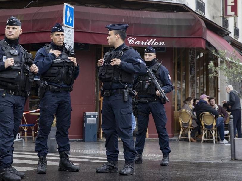 Fransa’da polise ırkçı hakaret ve şiddetten hapis cezası