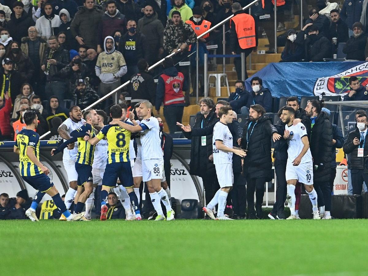 Belhanda'nın Fenerbahçe'ye attığı gol sonrası gerginlik