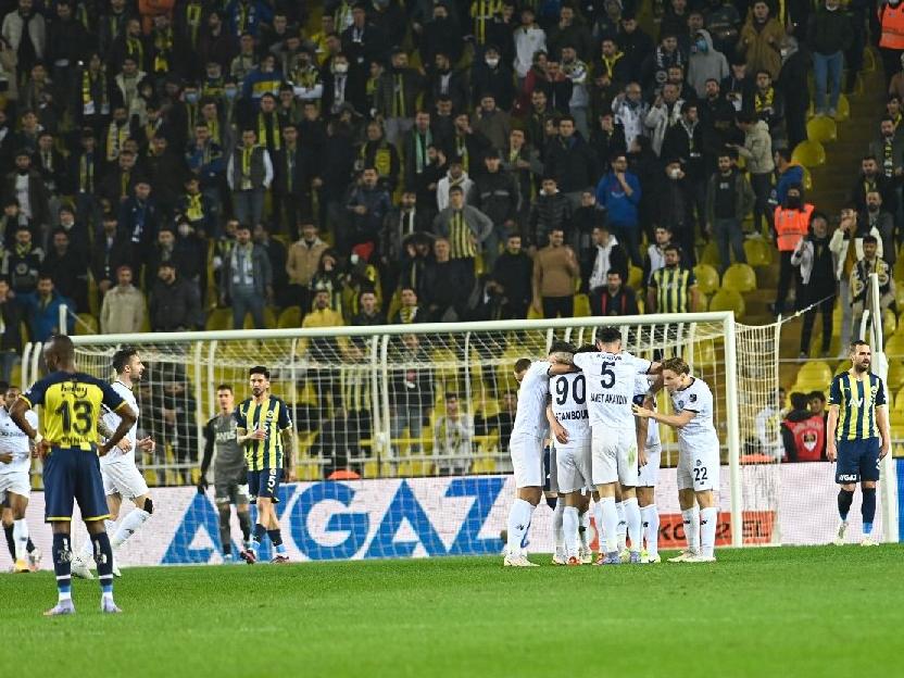Fenerbahçe'de kan kaybı bitmiyor! Kadıköy'de kazanan Adana Demirspor...