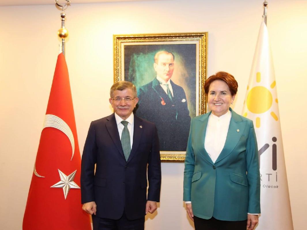 Ahmet Davutoğlu’ndan Meral Akşener’e sürpriz ziyaret