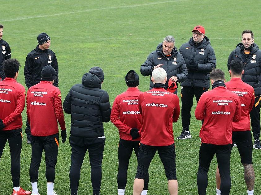 Galatasaray, yeni teknik direktör Torrent yönetiminde çift idman gerçekleştirdi