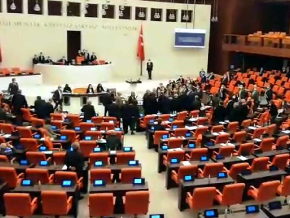 AKP'li ve CHP'li vekiller arasında gerginlik
