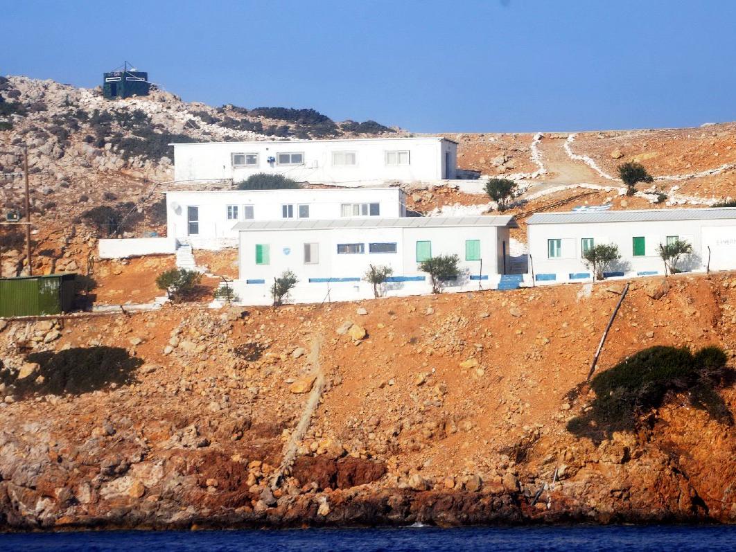 Yunanistan yerleşimin yasak olduğu Keçi Adası'na bir de hastane açtı