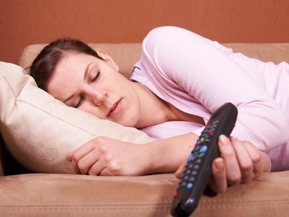 Uzmanlar uyarıyor: Televizyon karşısında uyumak dinlenmeye engel olabilir