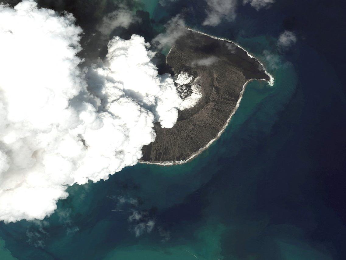 Uydu görüntüleri, yanardağ patlaması sonrası Tonga'daki yıkımı ortaya koydu