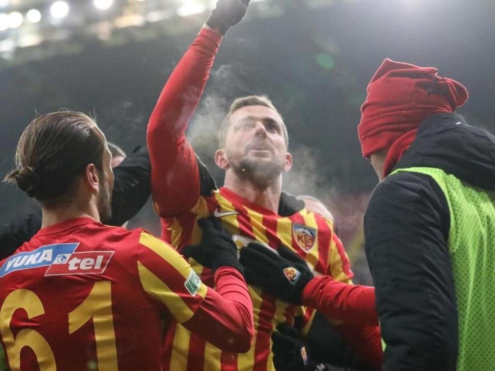 Başakşehir'i yenen Kayserispor, Emre Belözoğlu'na bir ilki tattırdı!
