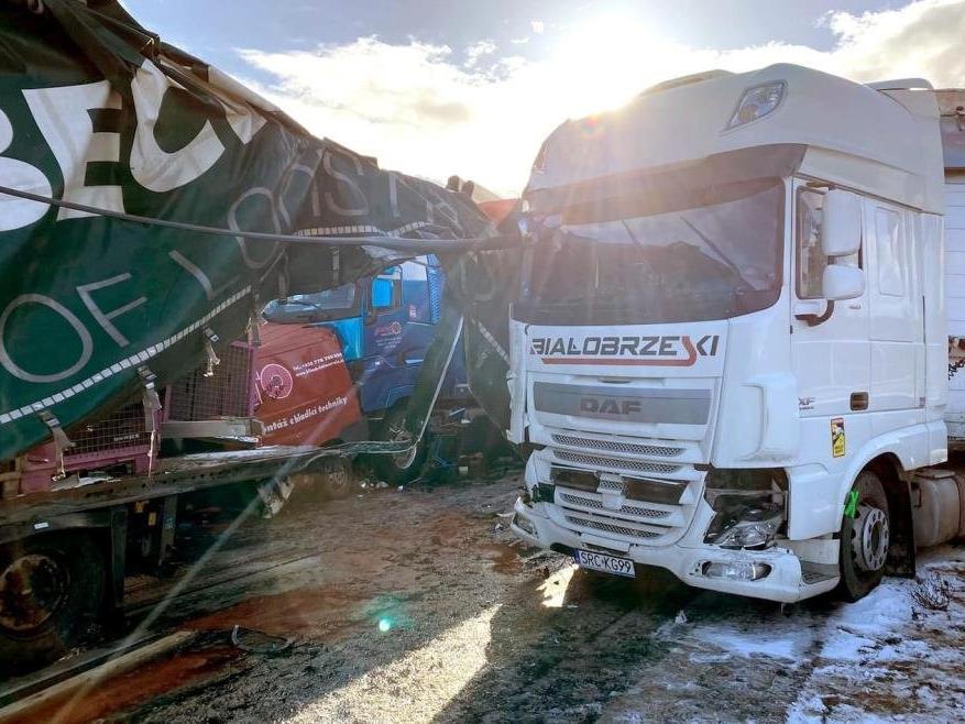 Çekya’da zincirleme kaza: 36 araç birbirine girdi