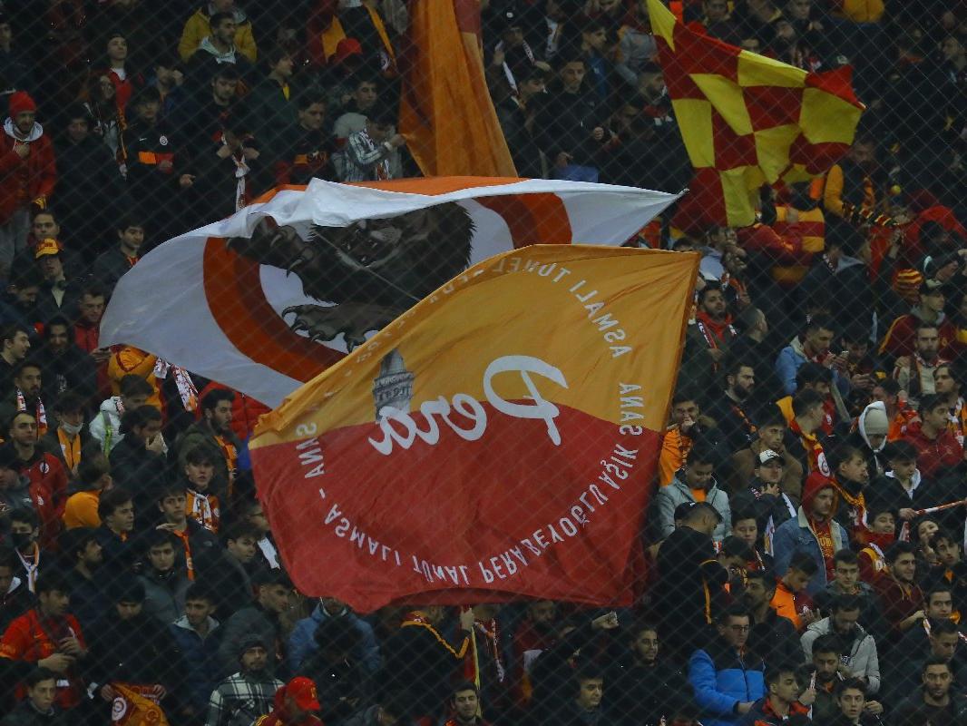Galatasaray taraftarından "Yönetim istifa" tezahüratı