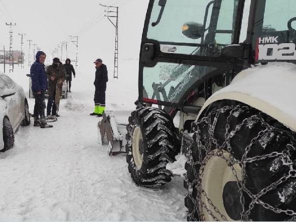 Kar ve tipi nedeniyle yolda mahsur kalanlar kurtarıldı