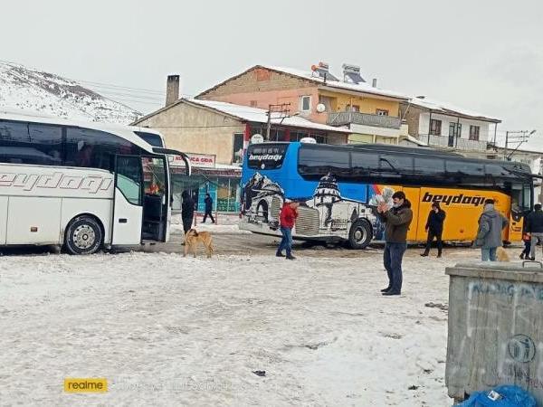 Malatya-Kayseri yolu ulaşıma kapatıldı! Yüzlerce yolcu yolda kaldı