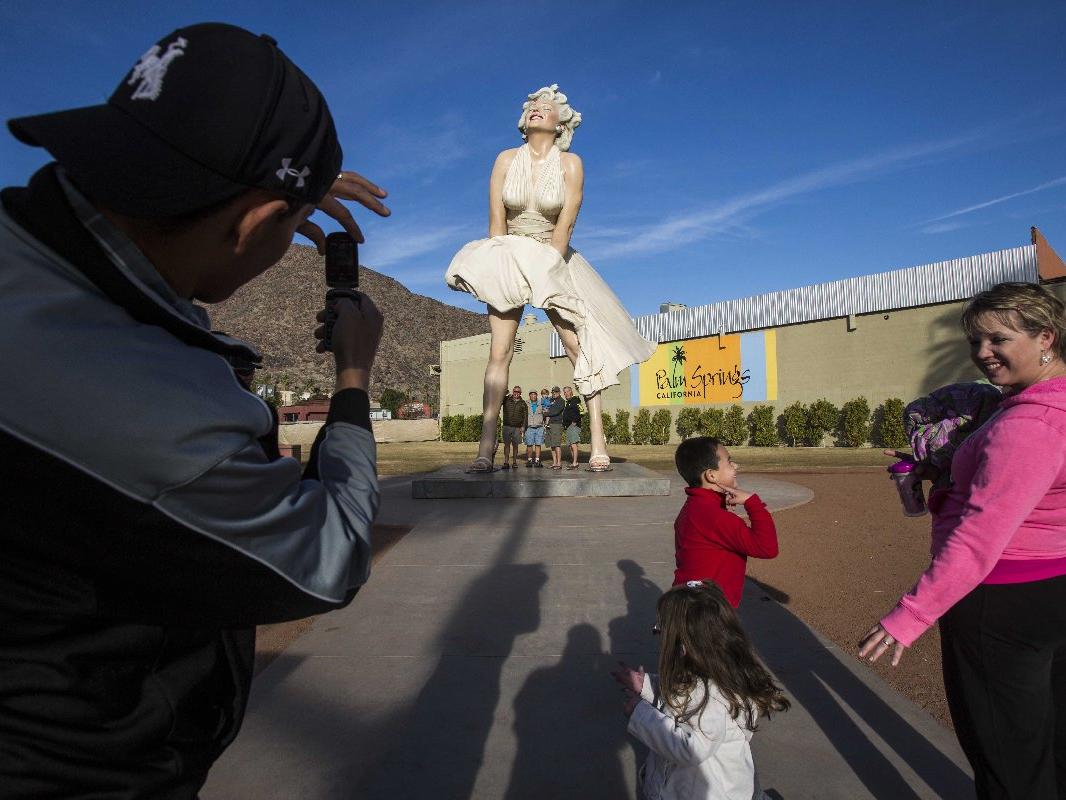 Marilyn Monroe'nun dev heykeli kenti karıştırdı