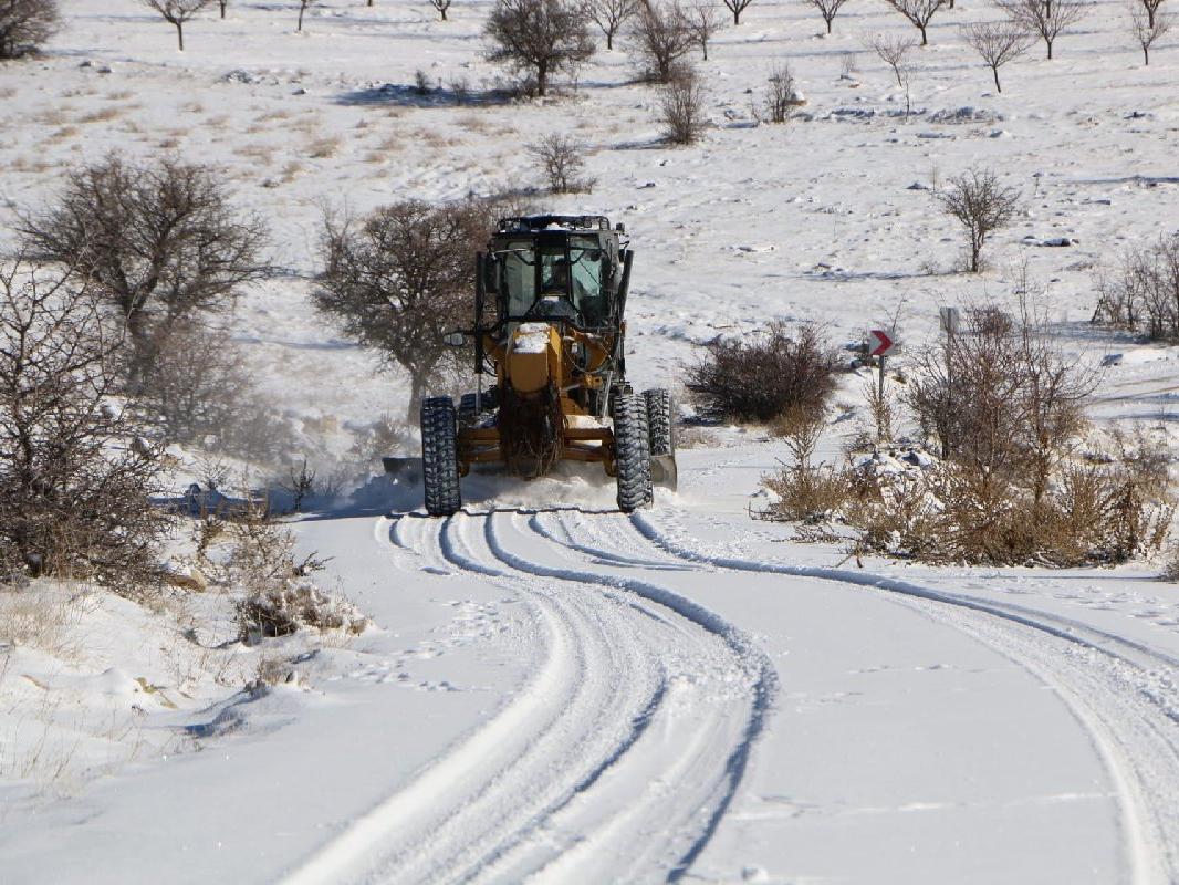 Elazığ'da 531 köy yolu kardan kapandı