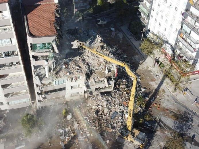 İzmir'de 11 kişiye mezar olan apartman için rapor çıktı