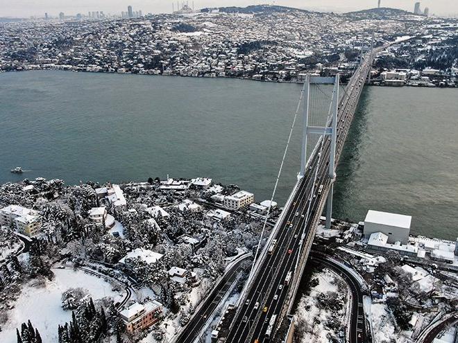 Beyaza bürünen İstanbul Boğazı havadan görüntülendi