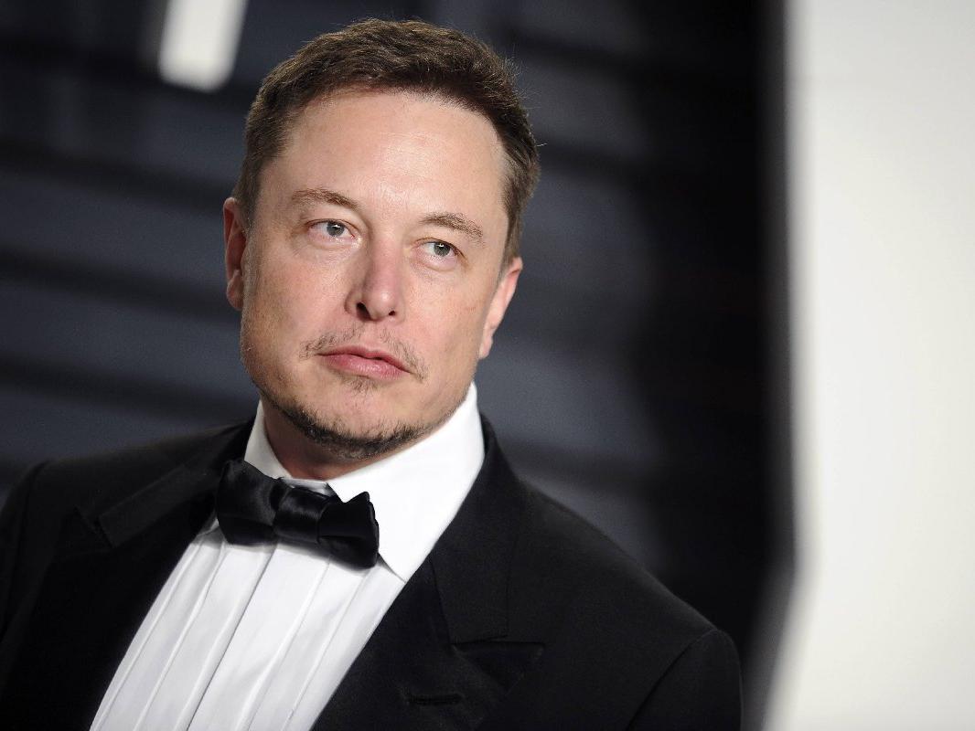 Elon Musk'tan robot müjdesi: Otomobil üretmeyeceğiz ama...