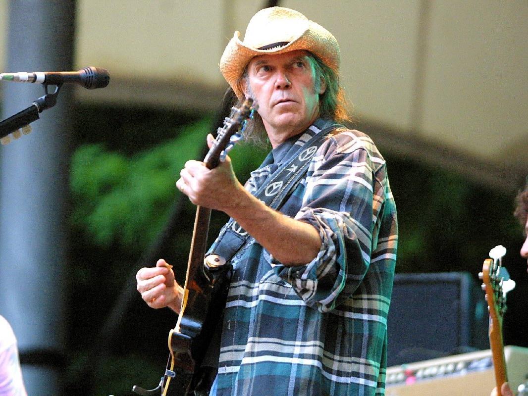 Spotify tarafını seçti: Neil Young'ın şarkılarını kaldırıyor
