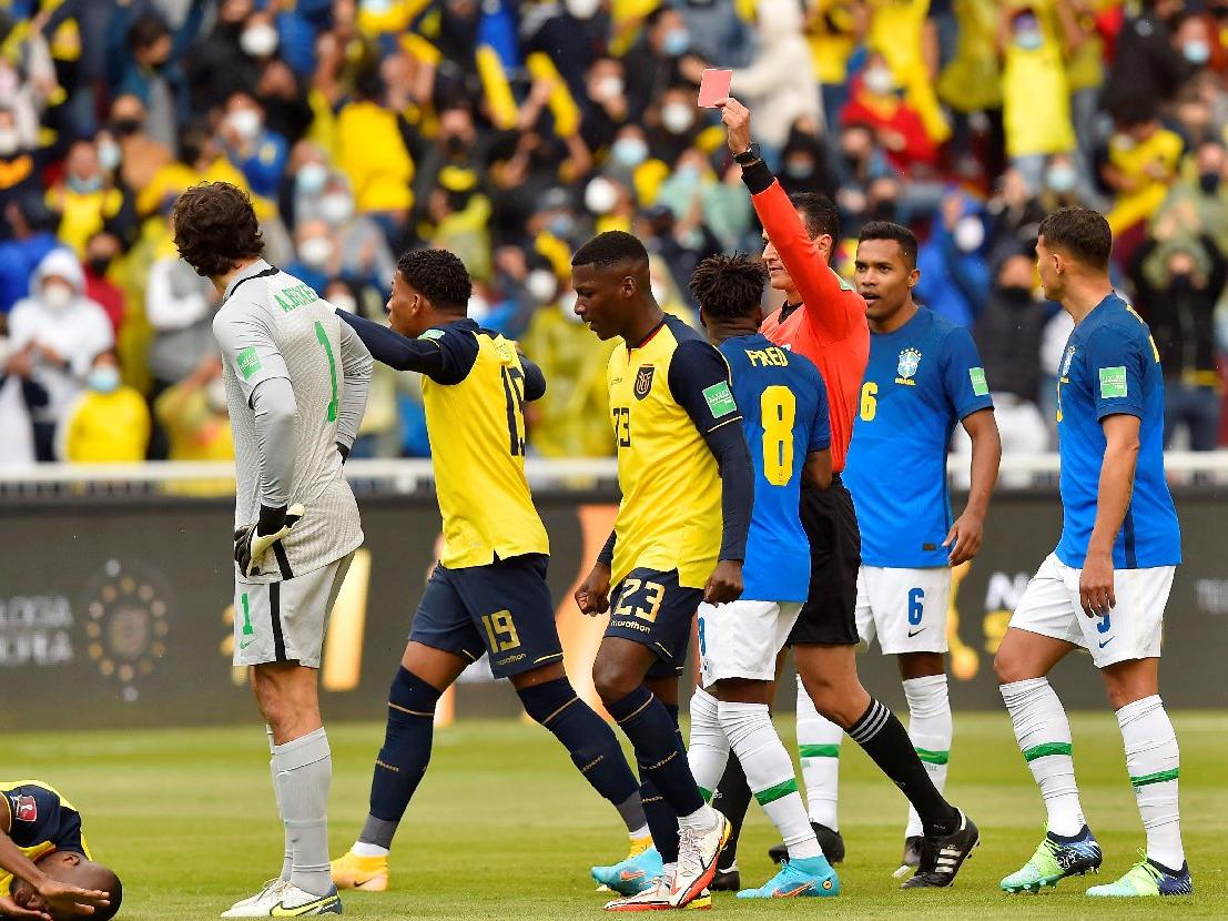 Ekvador-Brezilya maçı geceye damga vurdu! Kırmızı ve penaltı 2 kez iptal...