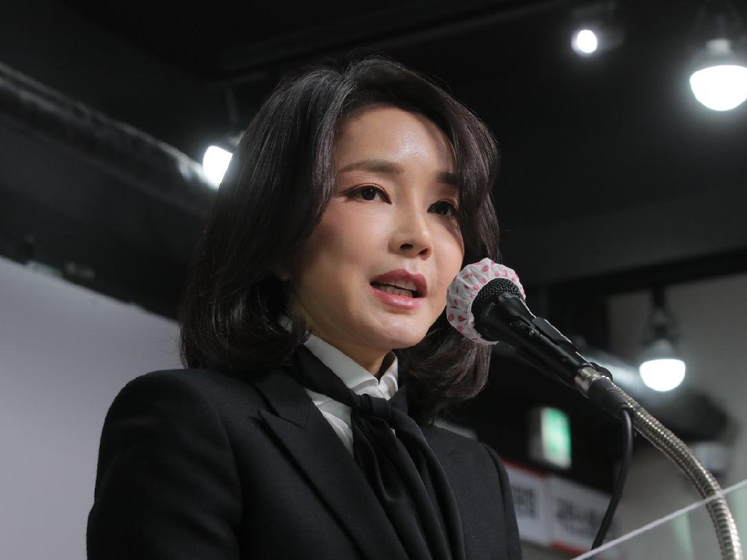 Güney Kore devlet başkanı adayının eşi şaşkına çevirdi: Gazetecileri hapse attıracağım