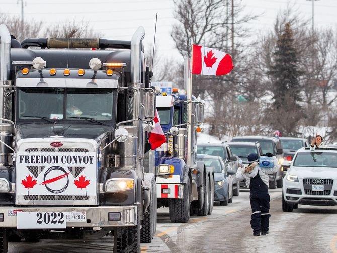 Kanada’da yüzlerce aşı karşıtı kamyon sürücüsü başkentte buluştu