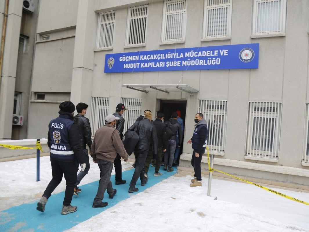 İçişleri Bakanlığı: Düzensiz göç ile mücadele uygulamasında 127 gözaltı