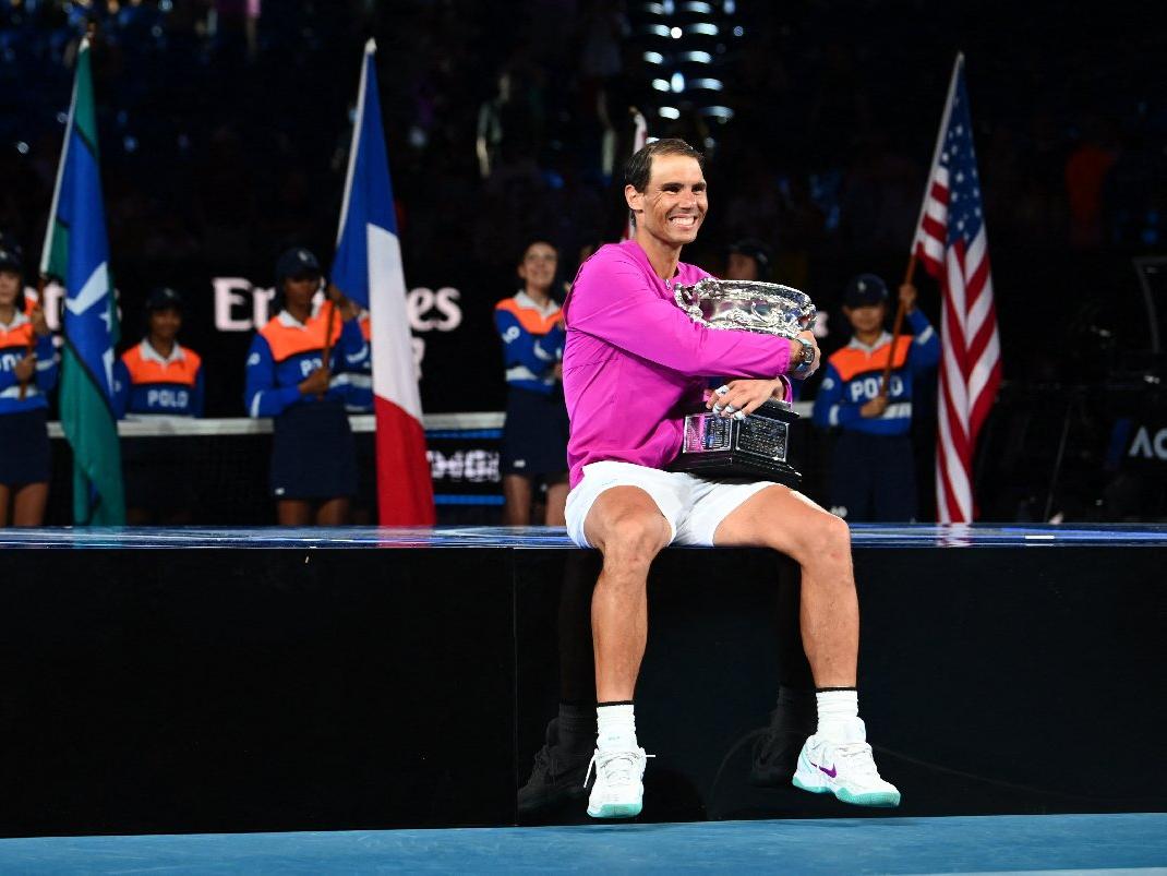 2022 Avustralya Açık'ta Medvedev'i yenen Rafael Nadal şampiyon oldu