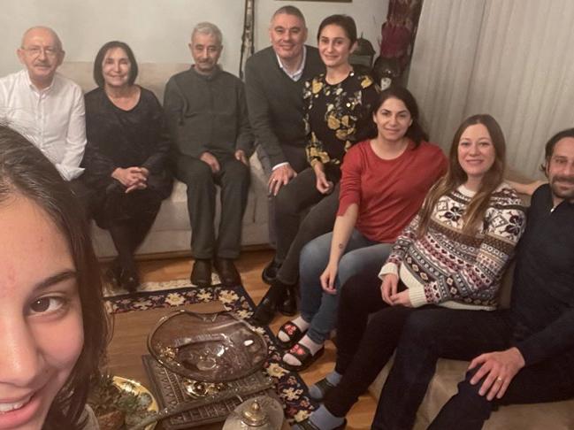 Kılıçdaroğlu aile fotoğrafıyla yeni yılı kutladı