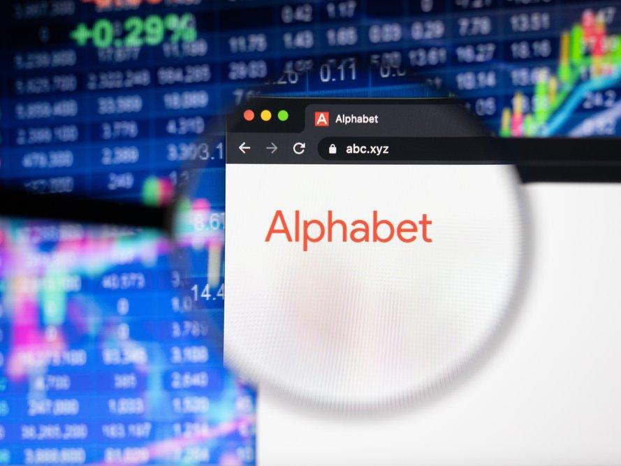 Alphabet dördüncü çeyrek geliriyle beklentileri aştı