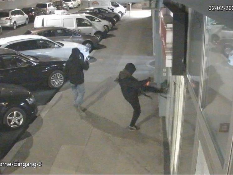 Avusturya'da camiye saldırı