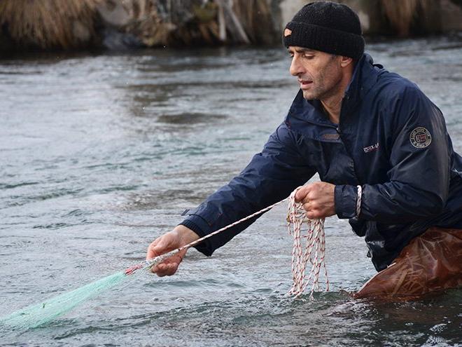 Şırnak'ta eksi 21 derecede balık avı