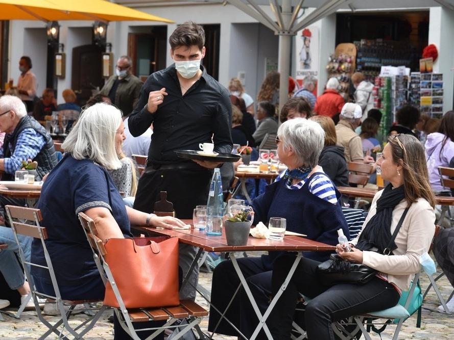 Güney Kore'de yemek yerken takılabilen maskeler üretildi