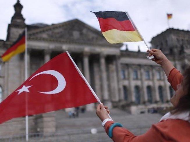 Almanya, Türkler'e 'çifte vatandaşlığı' yasaklıyor - Sözcü Gazetesi